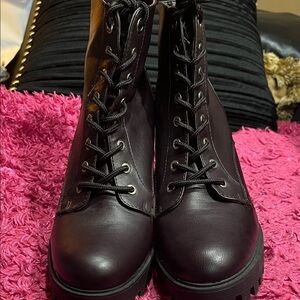 BAMBOO- WOMEN CHOCOLATE LACE UP FRONT ANKLE BOOTS (SZ. 10)